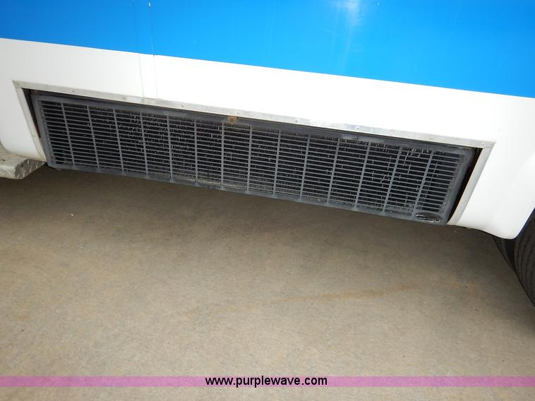 image for item J6374 2004 Ford E350 Super Duty Diamond bus