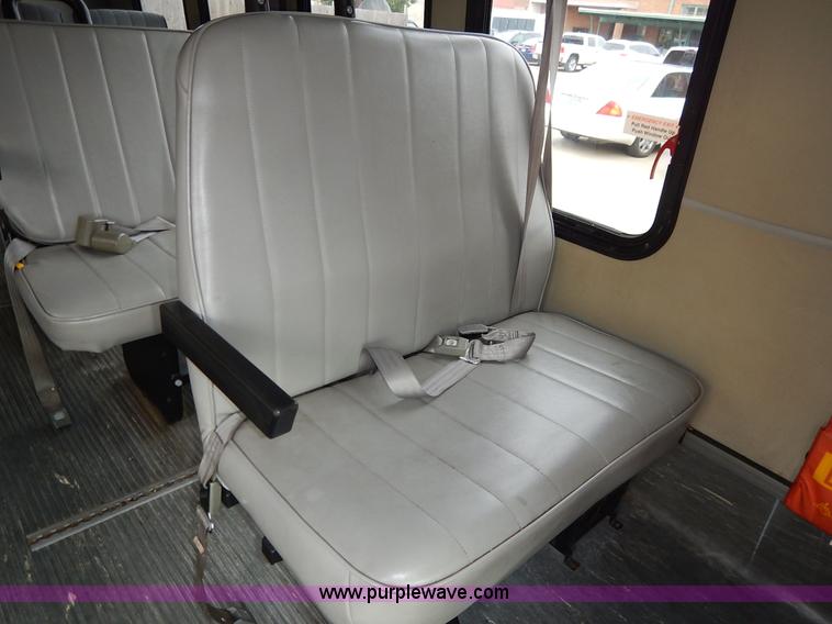 image for item J6374 2004 Ford E350 Super Duty Diamond bus