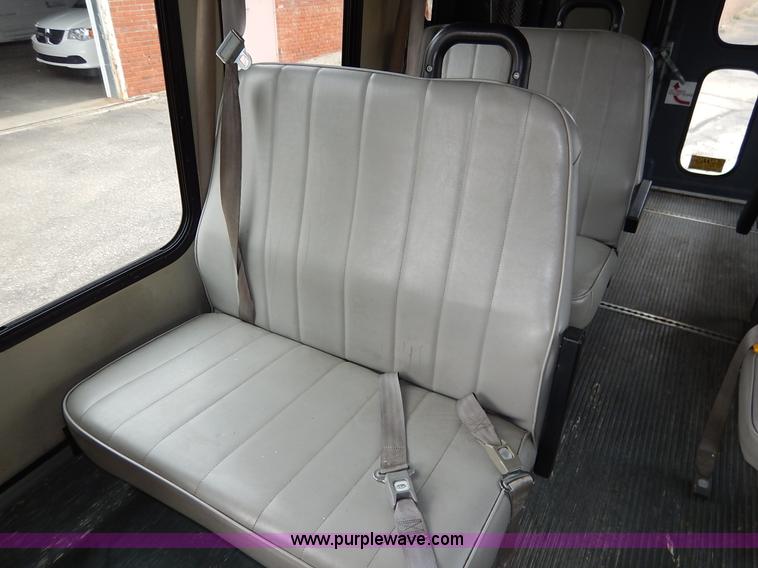 image for item J6374 2004 Ford E350 Super Duty Diamond bus