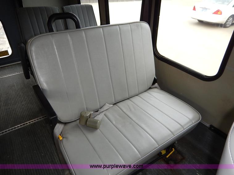 image for item J6374 2004 Ford E350 Super Duty Diamond bus