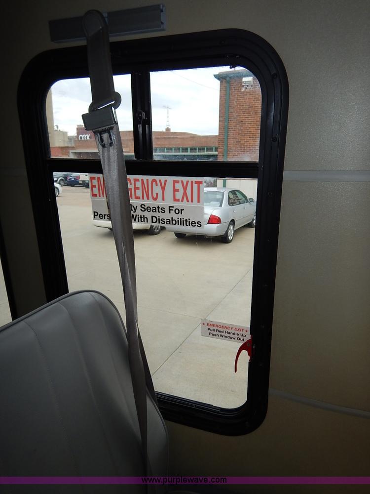 image for item J6374 2004 Ford E350 Super Duty Diamond bus