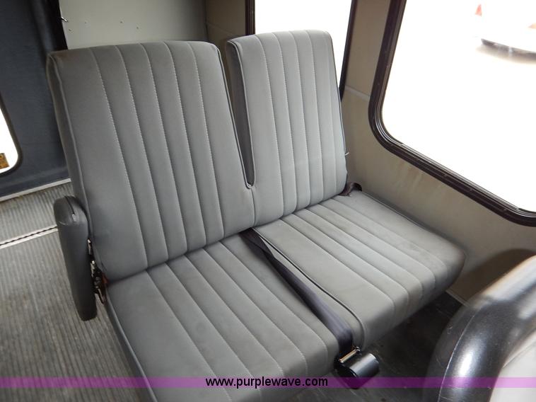 image for item J6374 2004 Ford E350 Super Duty Diamond bus