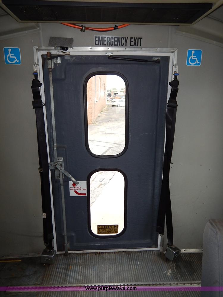 image for item J6374 2004 Ford E350 Super Duty Diamond bus