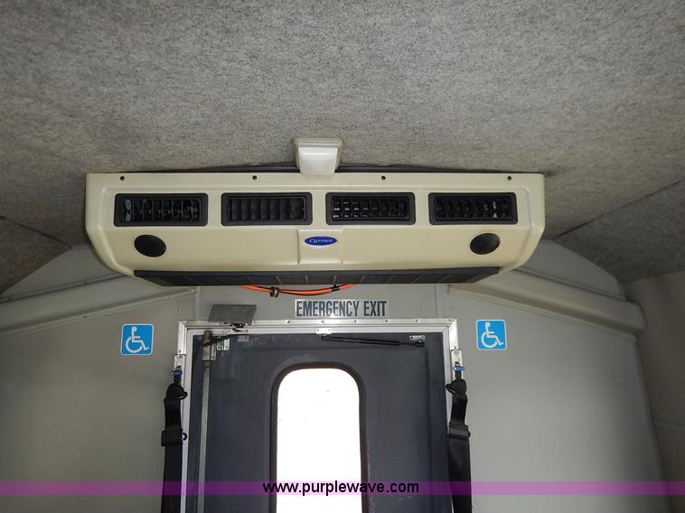 image for item J6374 2004 Ford E350 Super Duty Diamond bus