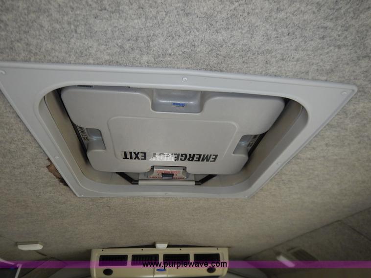 image for item J6374 2004 Ford E350 Super Duty Diamond bus