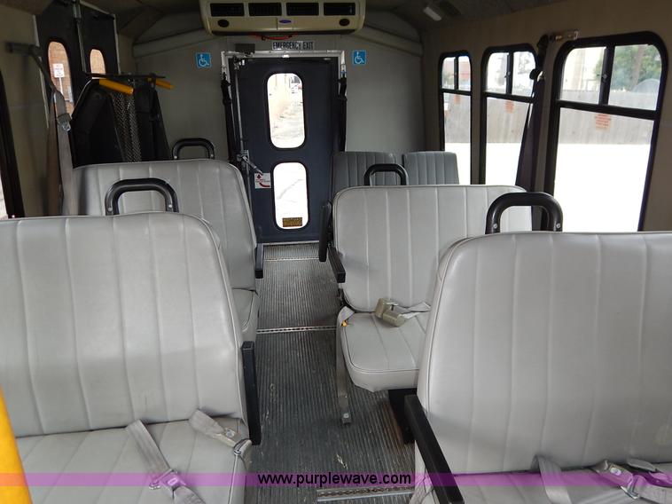 image for item J6374 2004 Ford E350 Super Duty Diamond bus