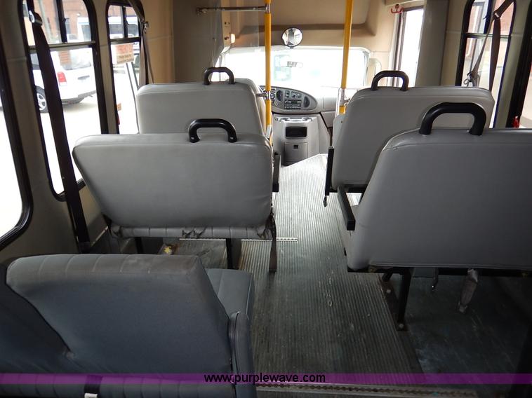 image for item J6374 2004 Ford E350 Super Duty Diamond bus