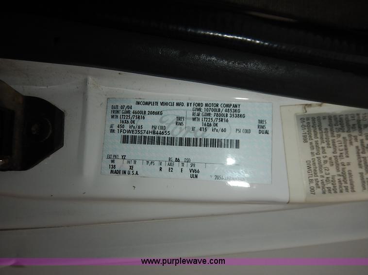 image for item J6374 2004 Ford E350 Super Duty Diamond bus