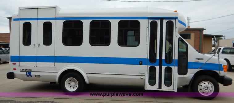 image for item J6375 2004 Ford 801 Eldorado Aerotech bus
