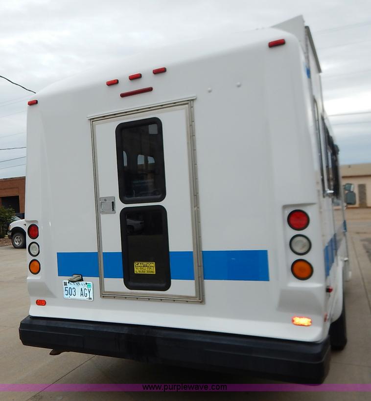 image for item J6375 2004 Ford 801 Eldorado Aerotech bus