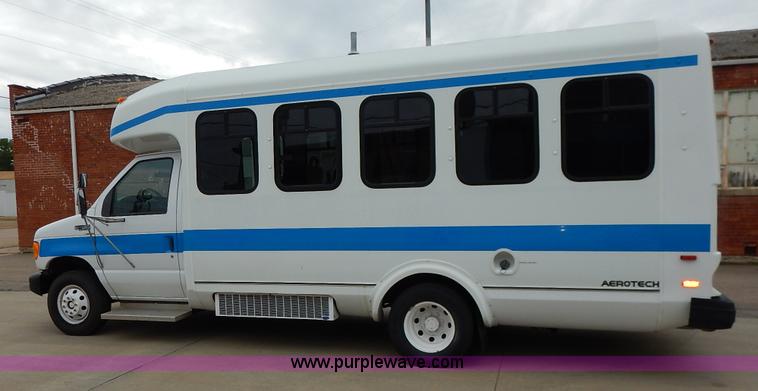 image for item J6375 2004 Ford 801 Eldorado Aerotech bus