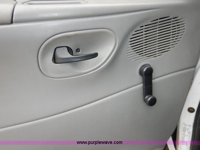 image for item J6375 2004 Ford 801 Eldorado Aerotech bus