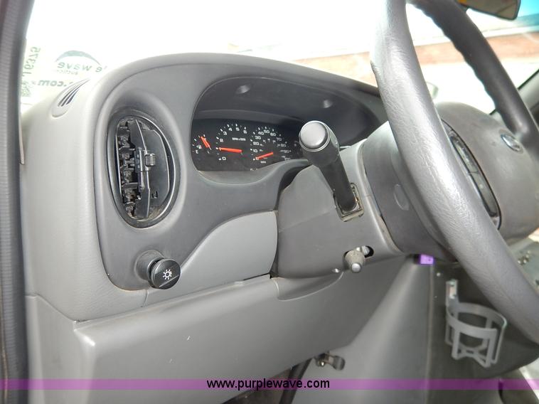 image for item J6375 2004 Ford 801 Eldorado Aerotech bus