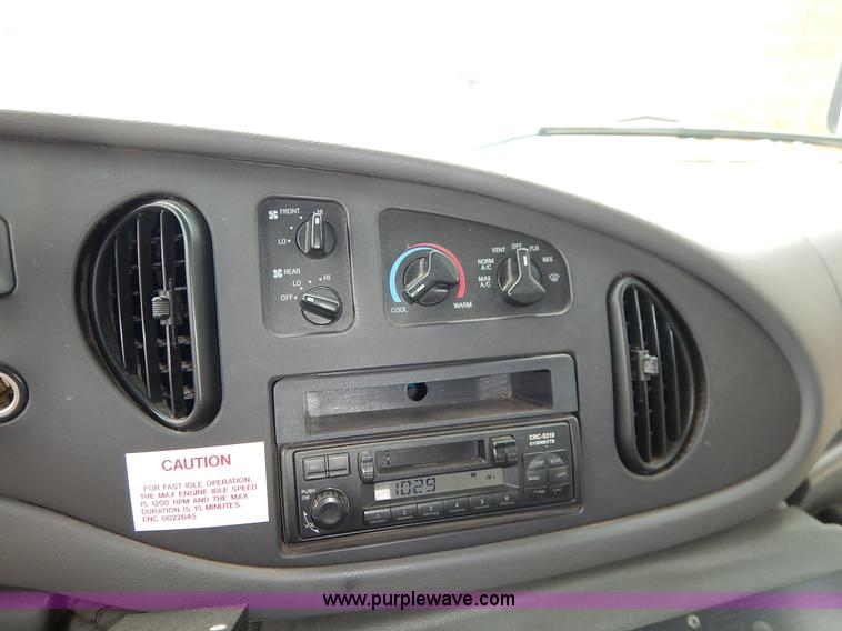 image for item J6375 2004 Ford 801 Eldorado Aerotech bus