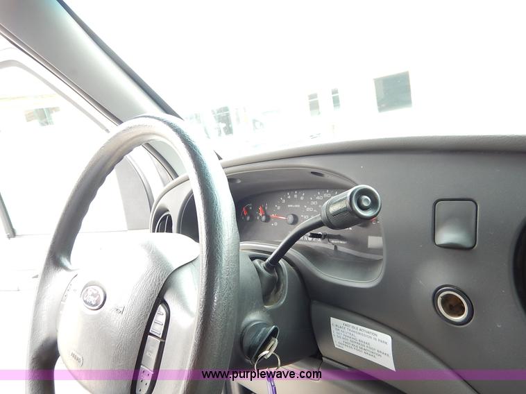 image for item J6375 2004 Ford 801 Eldorado Aerotech bus