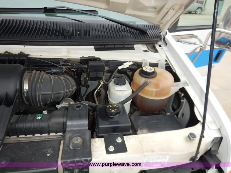 image for item J6375 2004 Ford 801 Eldorado Aerotech bus