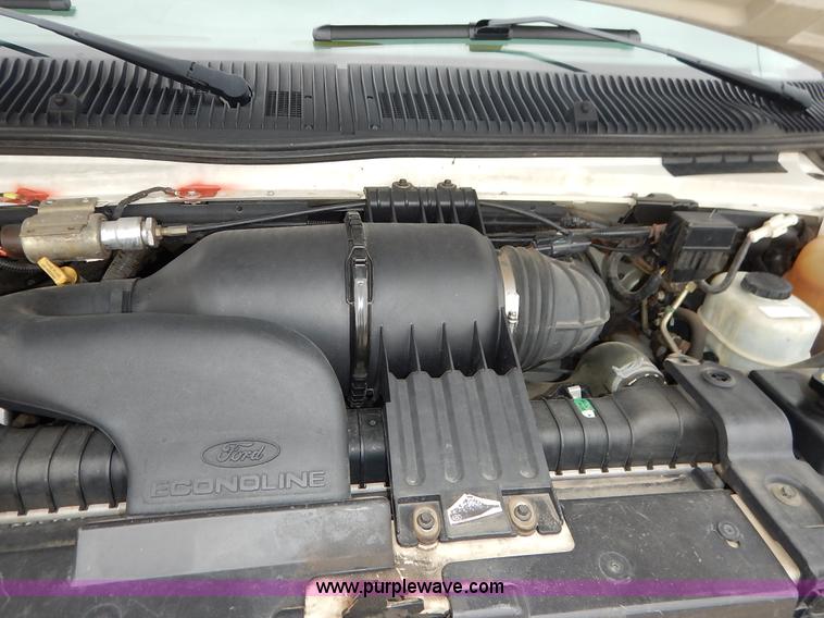 image for item J6375 2004 Ford 801 Eldorado Aerotech bus