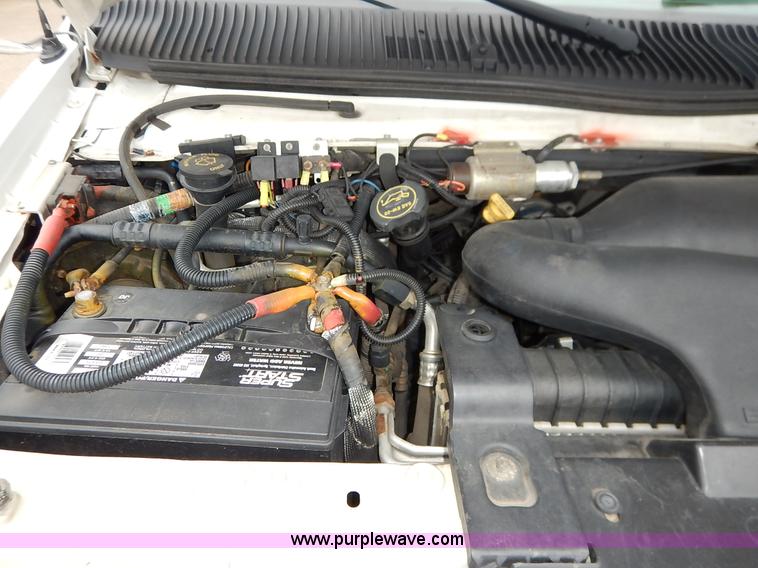 image for item J6375 2004 Ford 801 Eldorado Aerotech bus