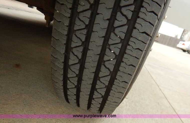 image for item J6375 2004 Ford 801 Eldorado Aerotech bus