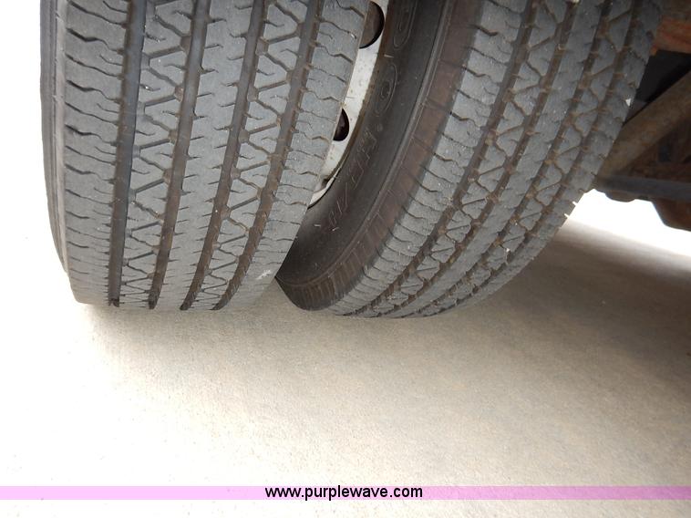 image for item J6375 2004 Ford 801 Eldorado Aerotech bus