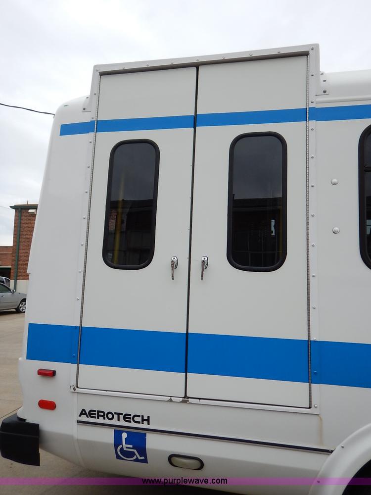 image for item J6375 2004 Ford 801 Eldorado Aerotech bus