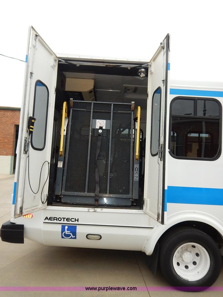 image for item J6375 2004 Ford 801 Eldorado Aerotech bus