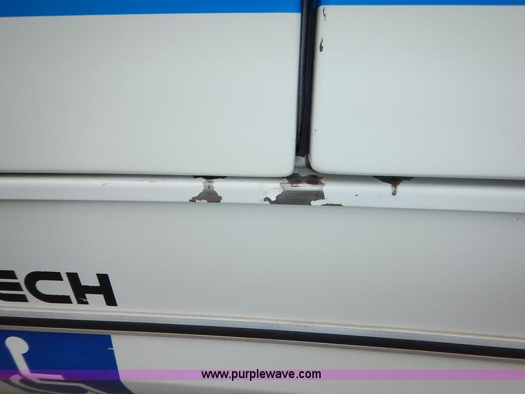 image for item J6375 2004 Ford 801 Eldorado Aerotech bus