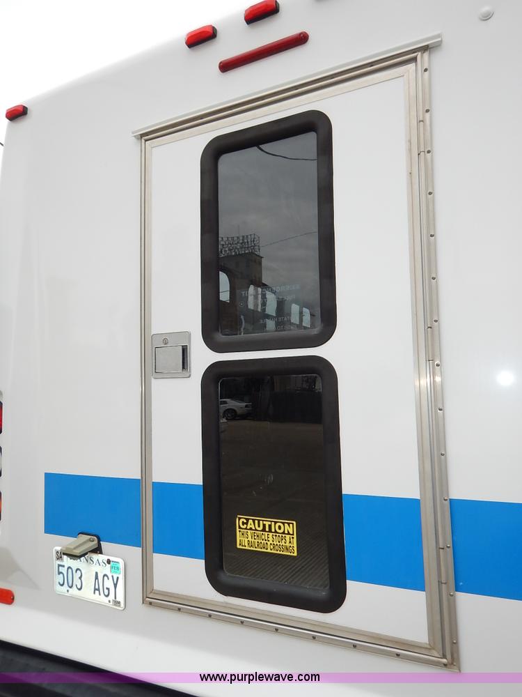 image for item J6375 2004 Ford 801 Eldorado Aerotech bus