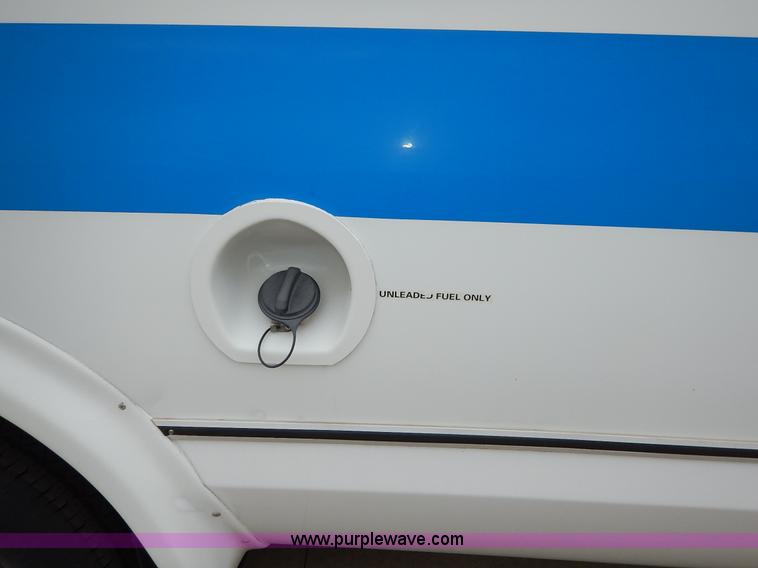 image for item J6375 2004 Ford 801 Eldorado Aerotech bus