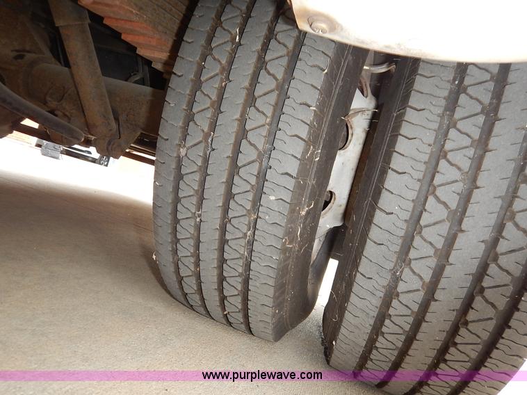 image for item J6375 2004 Ford 801 Eldorado Aerotech bus