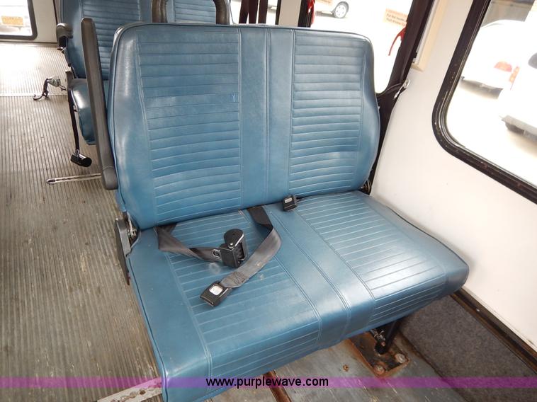 image for item J6375 2004 Ford 801 Eldorado Aerotech bus