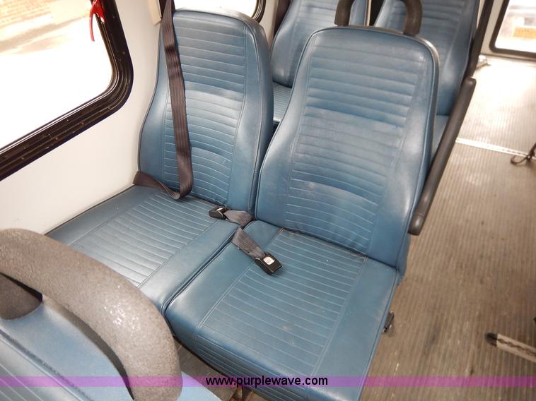 image for item J6375 2004 Ford 801 Eldorado Aerotech bus