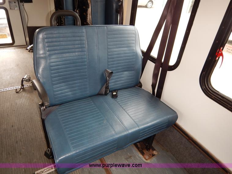 image for item J6375 2004 Ford 801 Eldorado Aerotech bus