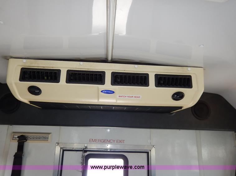 image for item J6375 2004 Ford 801 Eldorado Aerotech bus