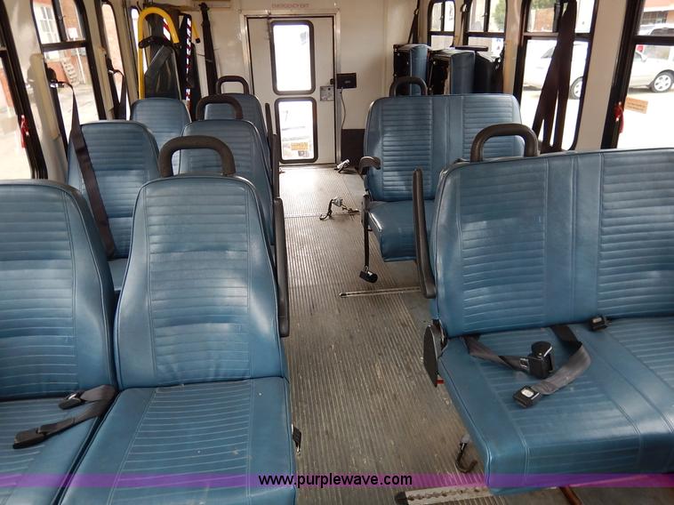 image for item J6375 2004 Ford 801 Eldorado Aerotech bus