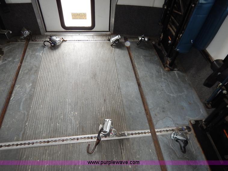 image for item J6375 2004 Ford 801 Eldorado Aerotech bus