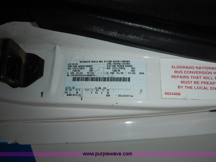 image for item J6375 2004 Ford 801 Eldorado Aerotech bus