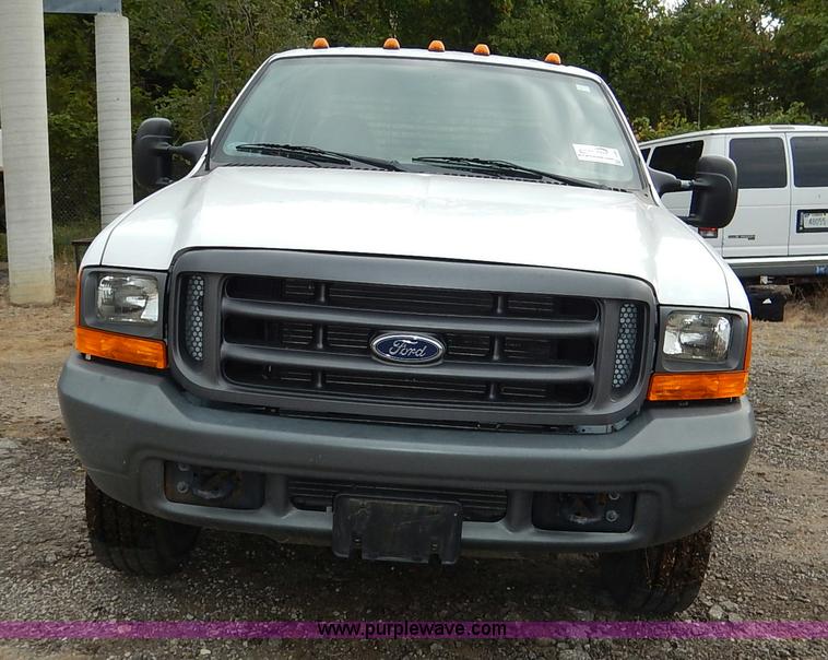 image for item J6380 2000 Ford F350 Crew Cab flatbed pickup truck