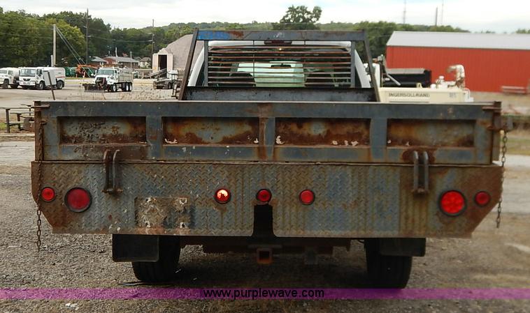 image for item J6380 2000 Ford F350 Crew Cab flatbed pickup truck