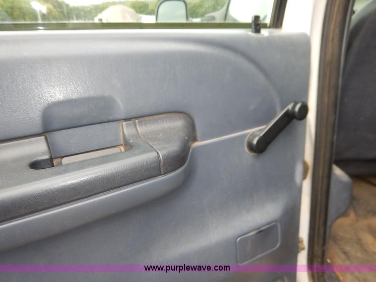 image for item J6380 2000 Ford F350 Crew Cab flatbed pickup truck