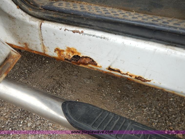 image for item J6380 2000 Ford F350 Crew Cab flatbed pickup truck