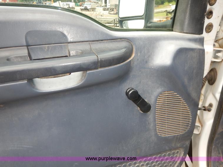 image for item J6380 2000 Ford F350 Crew Cab flatbed pickup truck