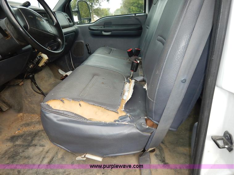 image for item J6380 2000 Ford F350 Crew Cab flatbed pickup truck