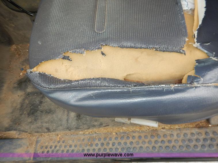 image for item J6380 2000 Ford F350 Crew Cab flatbed pickup truck