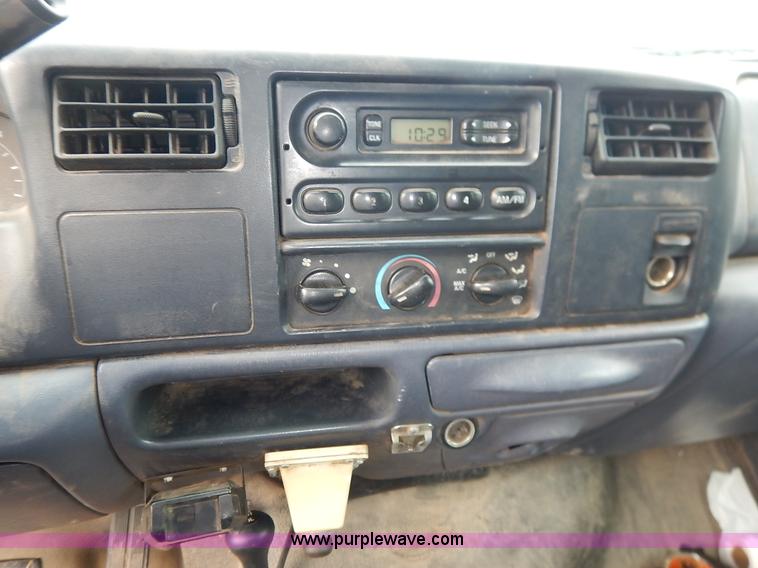 image for item J6380 2000 Ford F350 Crew Cab flatbed pickup truck