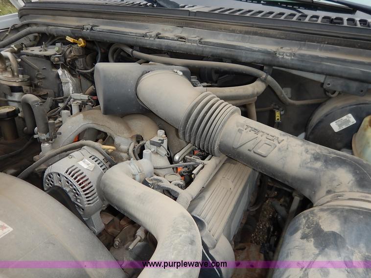 image for item J6380 2000 Ford F350 Crew Cab flatbed pickup truck