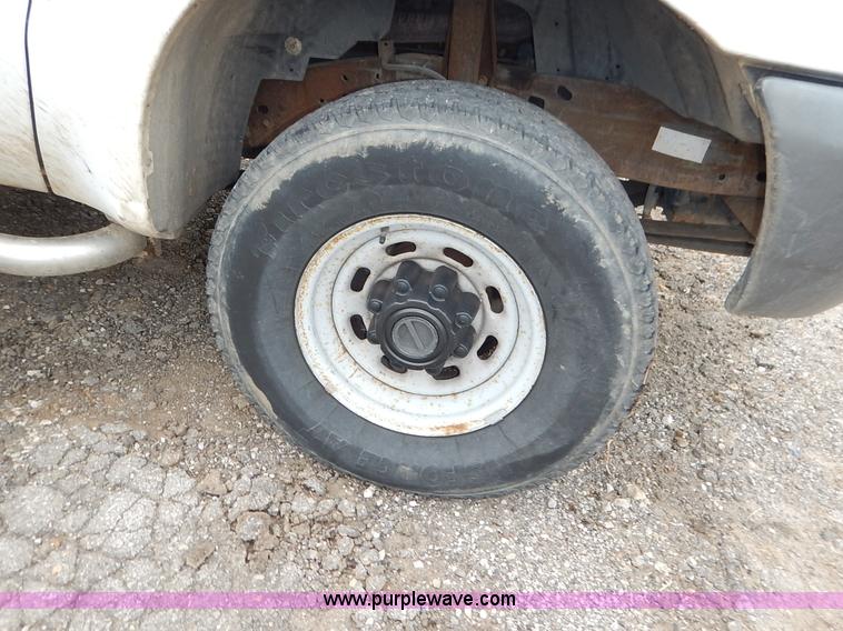 image for item J6380 2000 Ford F350 Crew Cab flatbed pickup truck