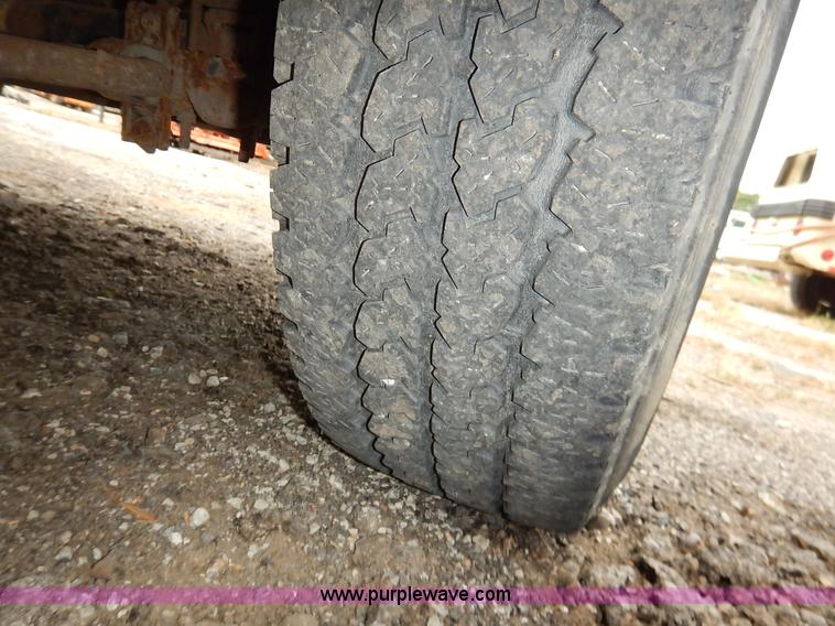 image for item J6380 2000 Ford F350 Crew Cab flatbed pickup truck