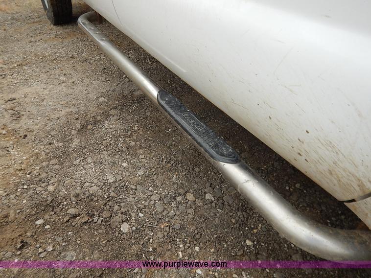 image for item J6380 2000 Ford F350 Crew Cab flatbed pickup truck