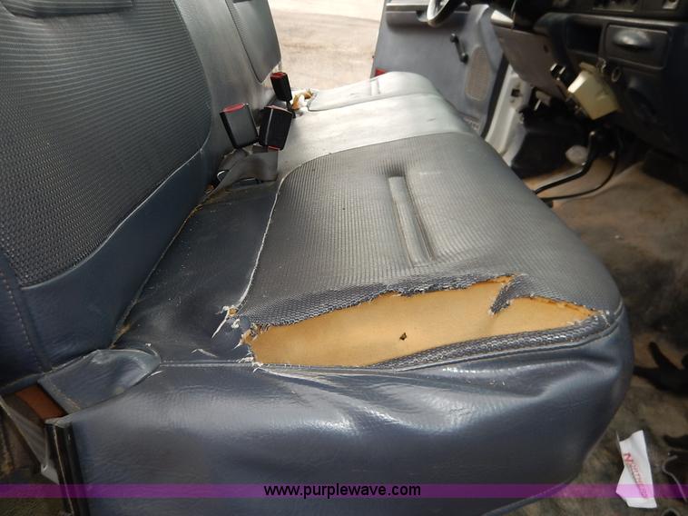 image for item J6380 2000 Ford F350 Crew Cab flatbed pickup truck